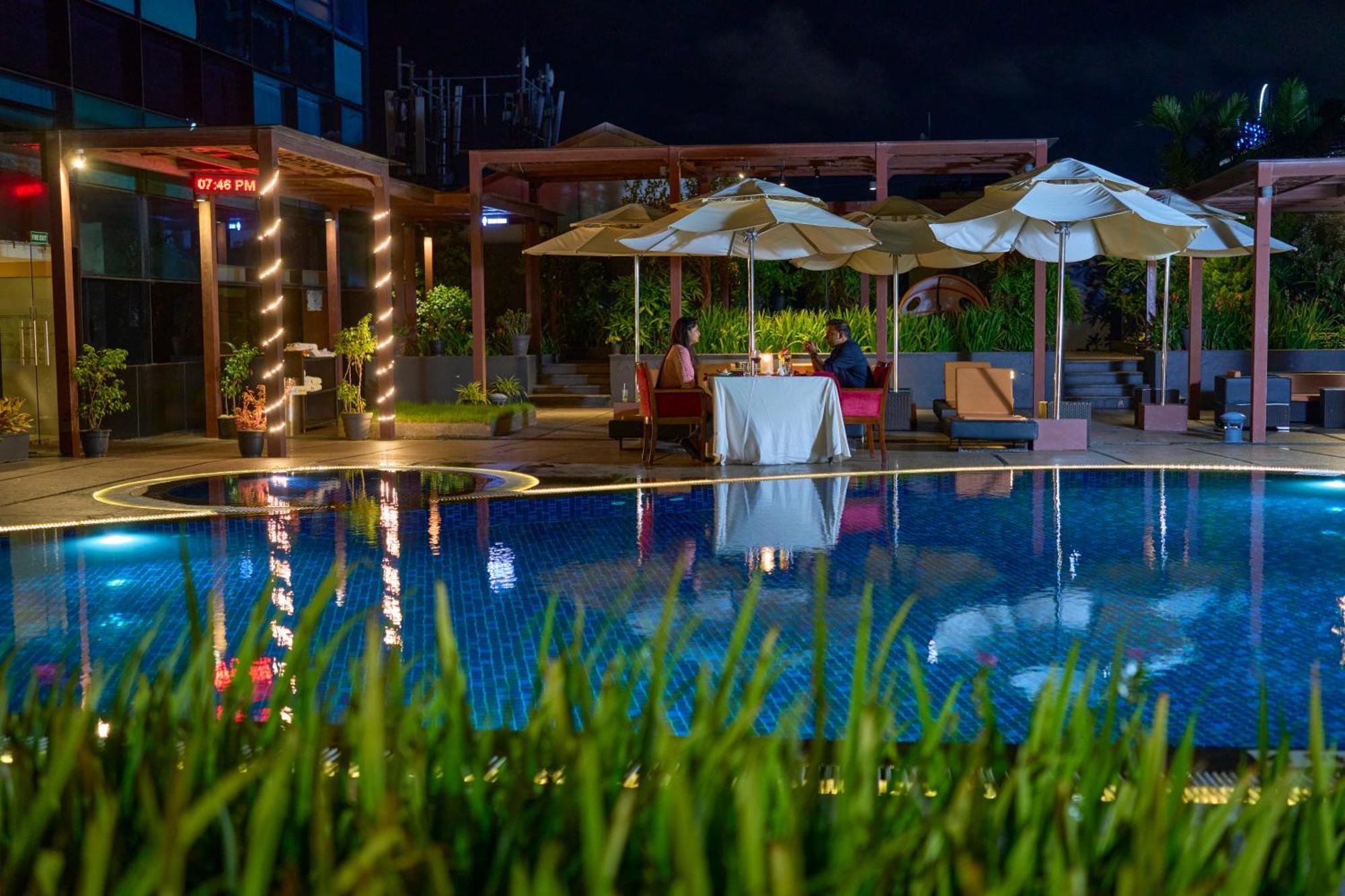 เดอะ ราวิซ คาลิกูต Hotel โคชิโคด ภายนอก รูปภาพ