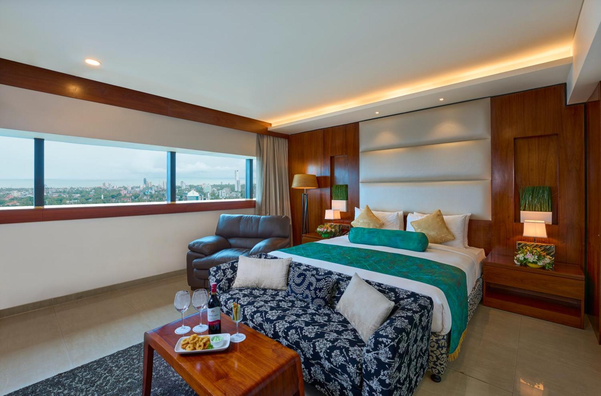 เดอะ ราวิซ คาลิกูต Hotel โคชิโคด ภายนอก รูปภาพ
