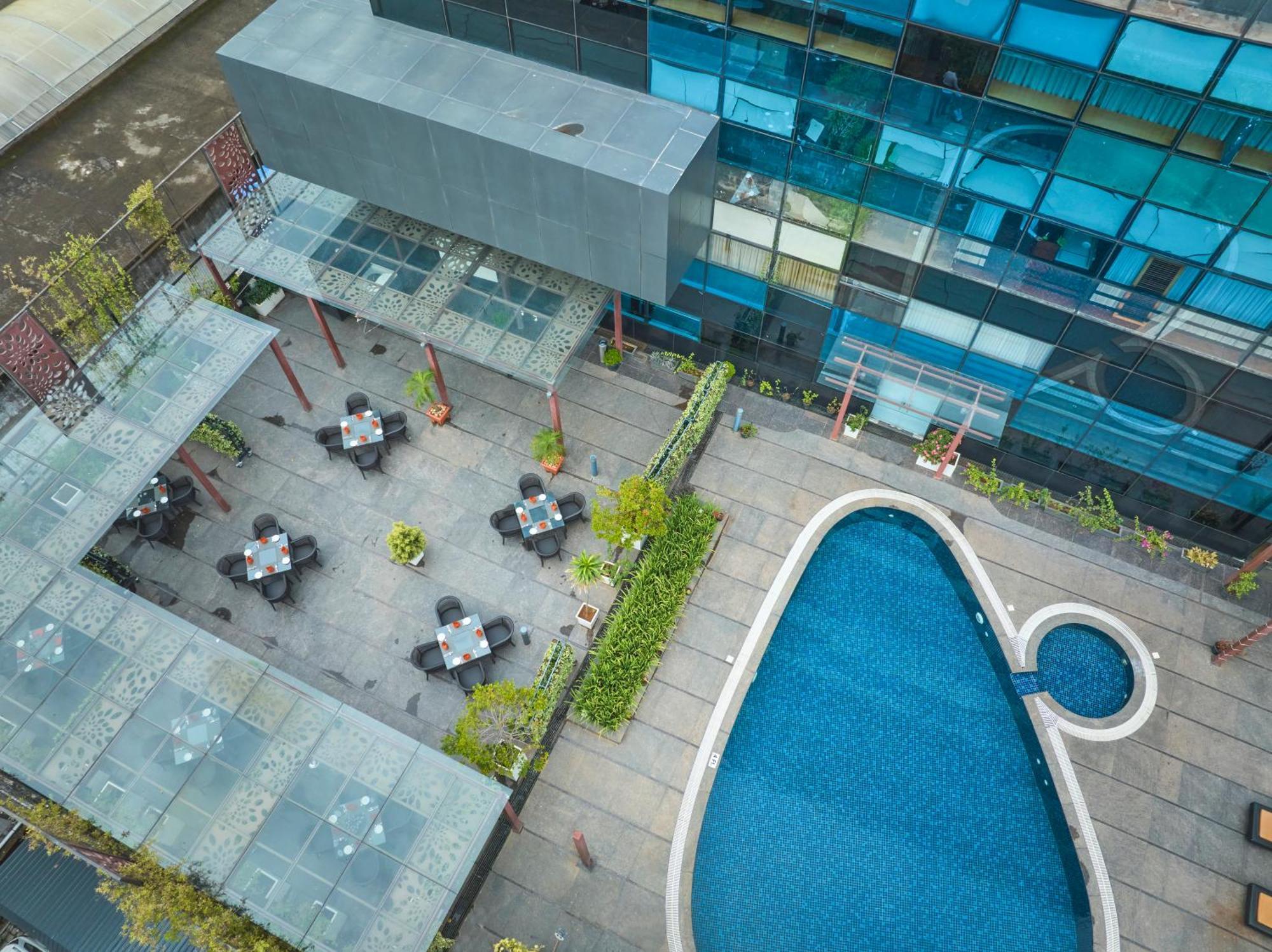 เดอะ ราวิซ คาลิกูต Hotel โคชิโคด ภายนอก รูปภาพ