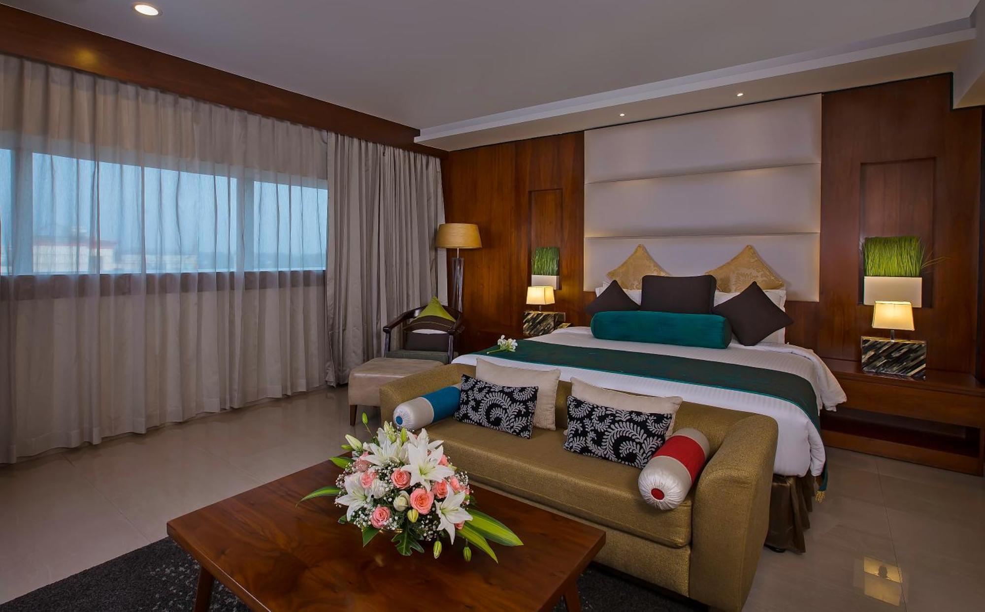เดอะ ราวิซ คาลิกูต Hotel โคชิโคด ภายนอก รูปภาพ