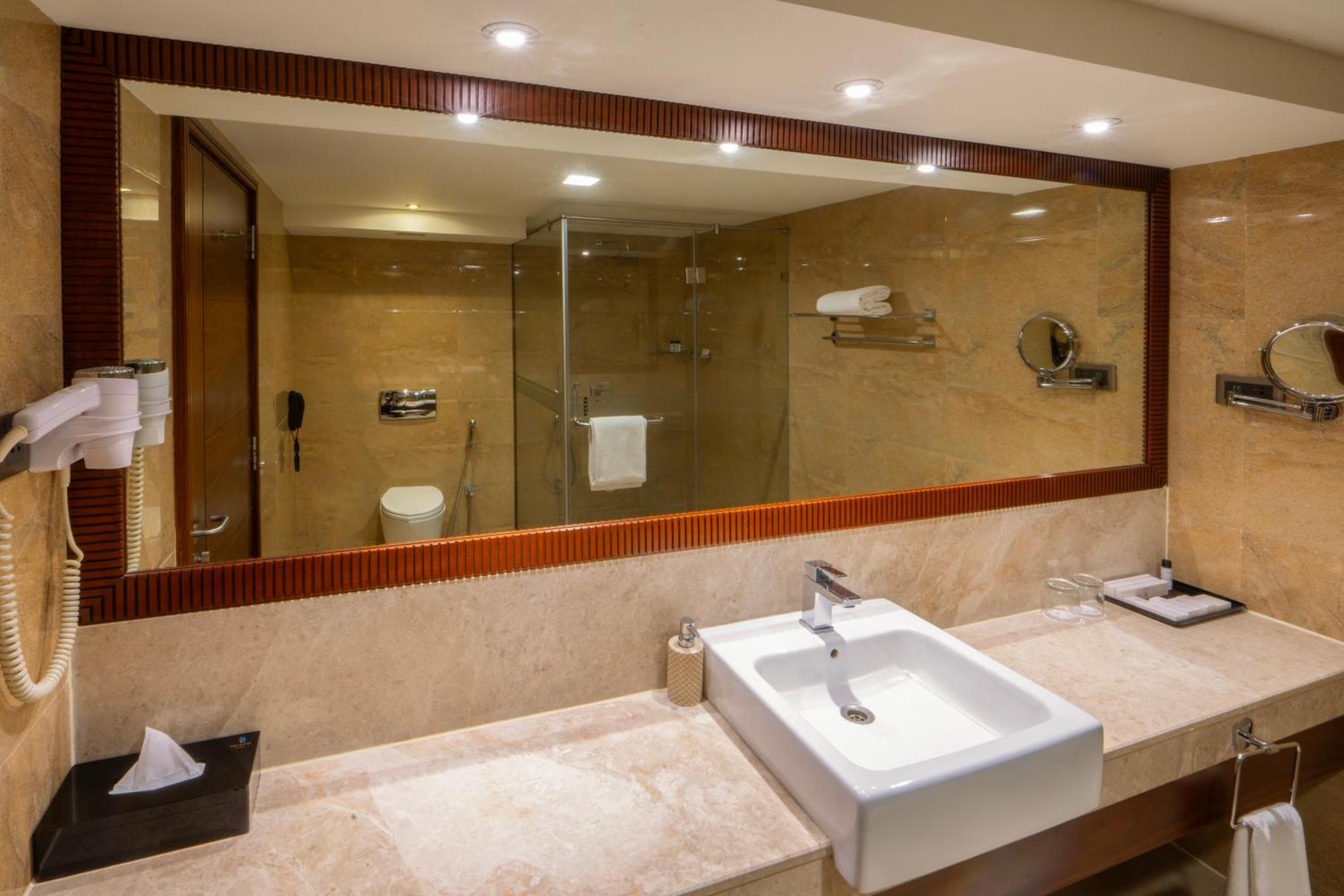 เดอะ ราวิซ คาลิกูต Hotel โคชิโคด ภายนอก รูปภาพ
