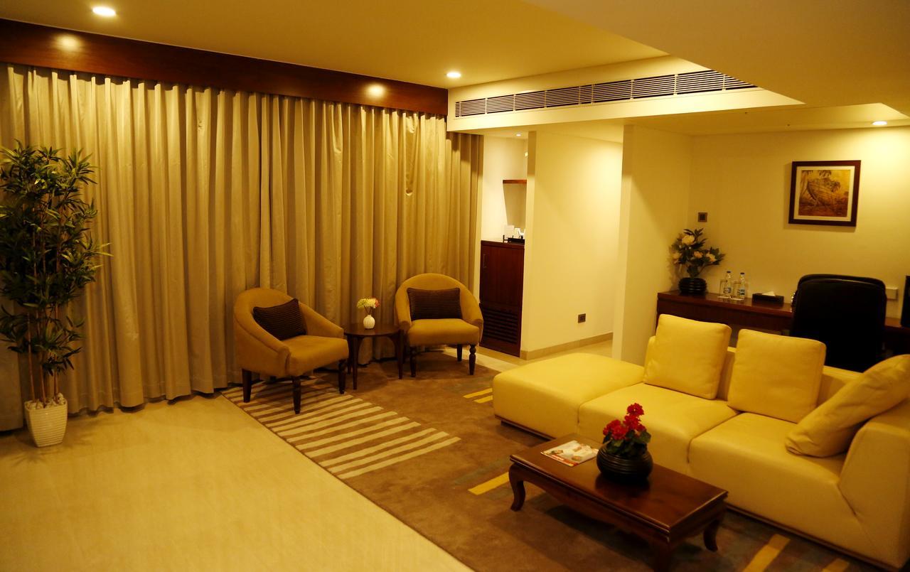 เดอะ ราวิซ คาลิกูต Hotel โคชิโคด ภายนอก รูปภาพ