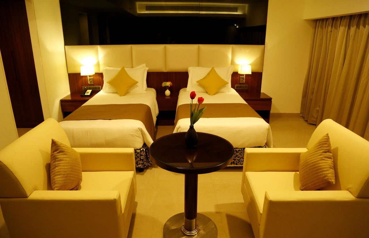 เดอะ ราวิซ คาลิกูต Hotel โคชิโคด ภายนอก รูปภาพ
