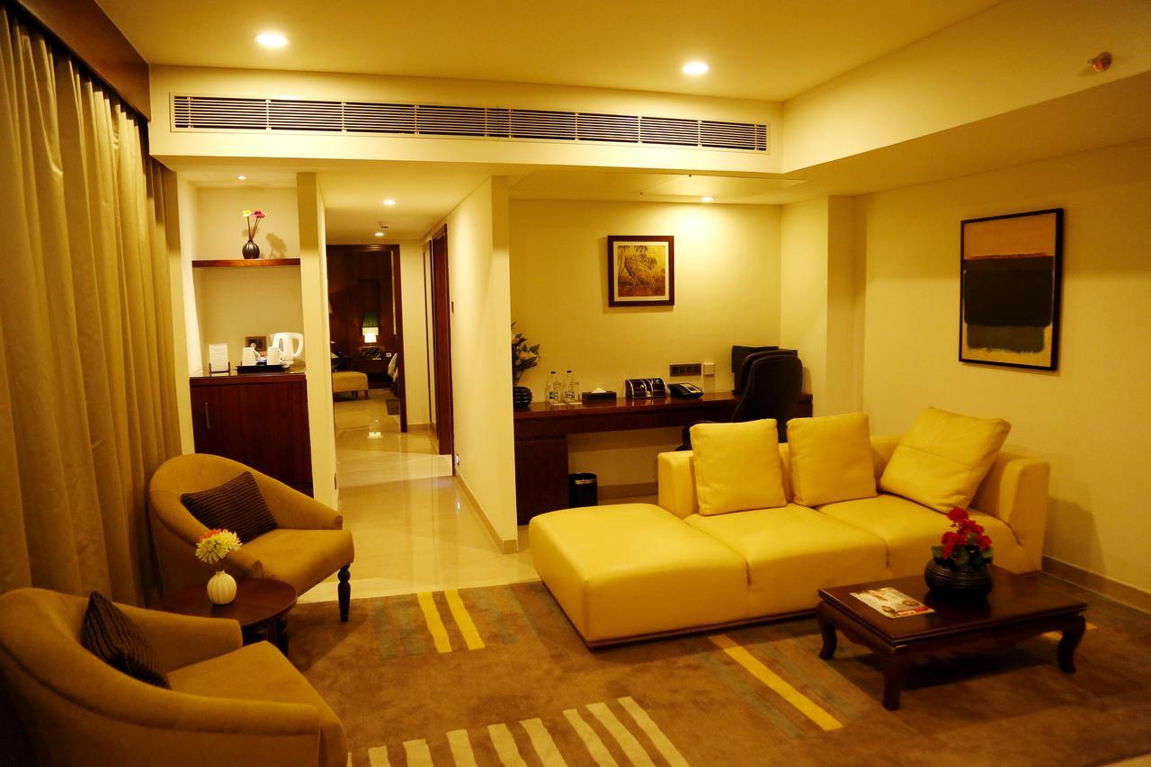 เดอะ ราวิซ คาลิกูต Hotel โคชิโคด ภายนอก รูปภาพ