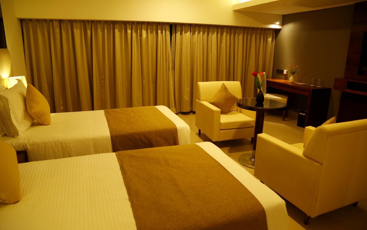เดอะ ราวิซ คาลิกูต Hotel โคชิโคด ภายนอก รูปภาพ