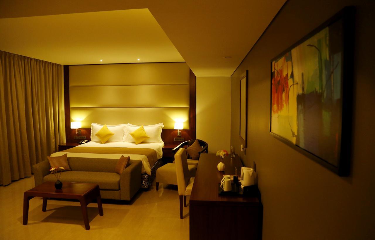 เดอะ ราวิซ คาลิกูต Hotel โคชิโคด ภายนอก รูปภาพ