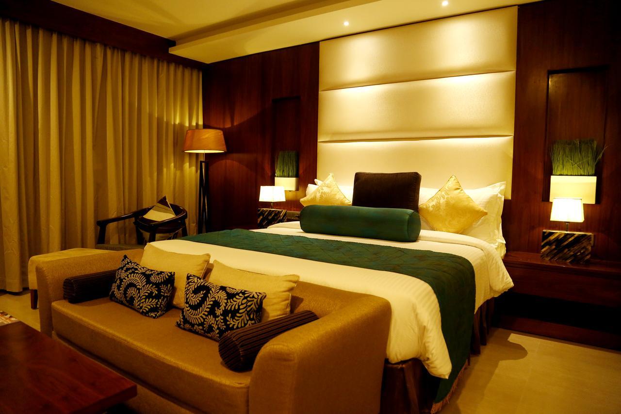 เดอะ ราวิซ คาลิกูต Hotel โคชิโคด ภายนอก รูปภาพ